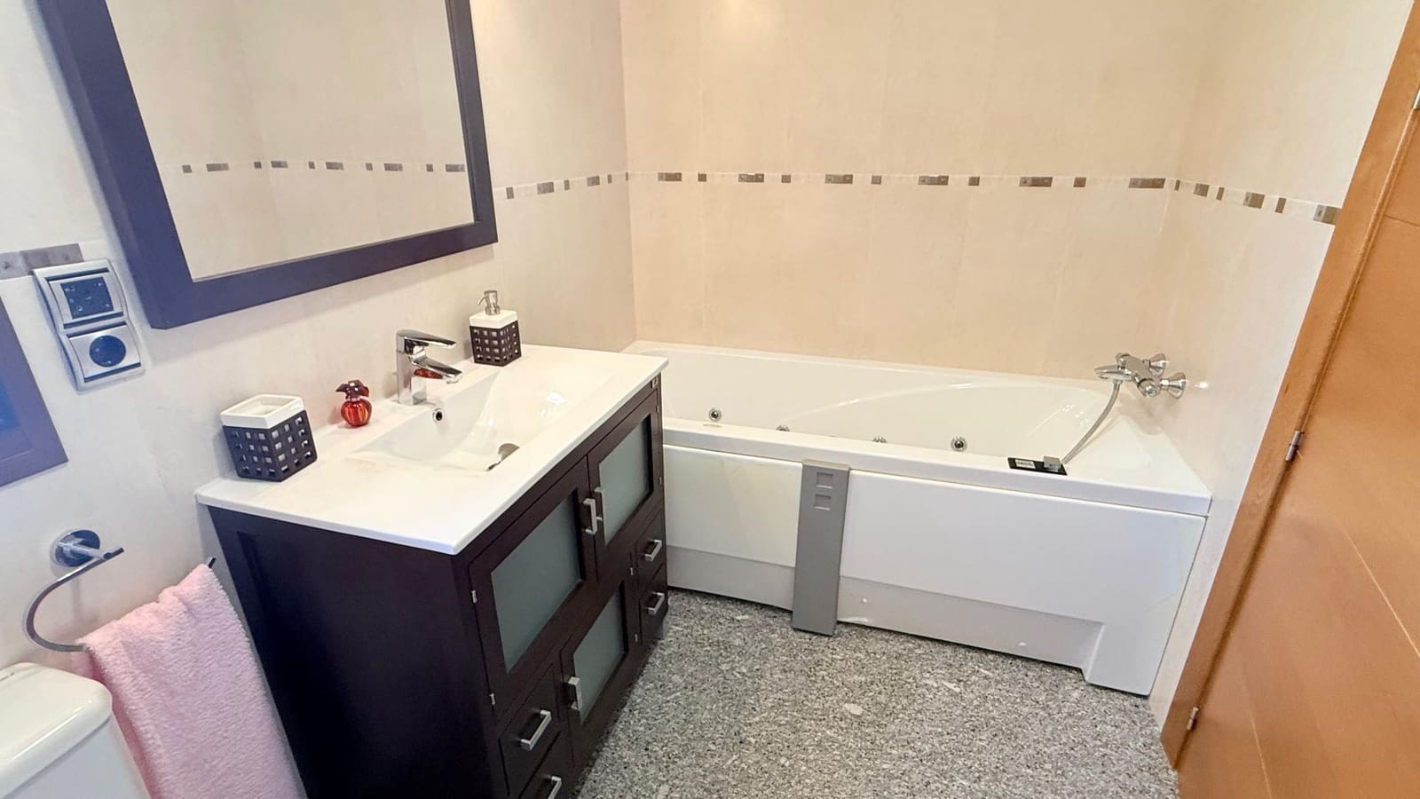 5 bedroom Villa for sale in Olula del Rio with garage - € 299,990 (Ref: 9719674)