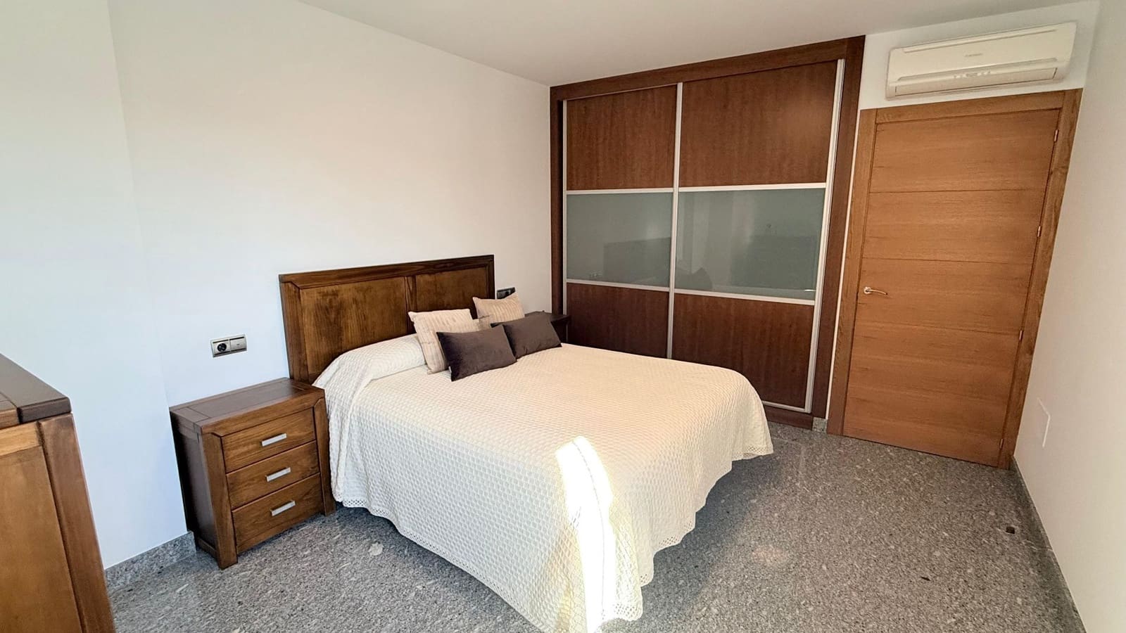 5 bedroom Villa for sale in Olula del Rio with garage - € 299,990 (Ref: 9719674)