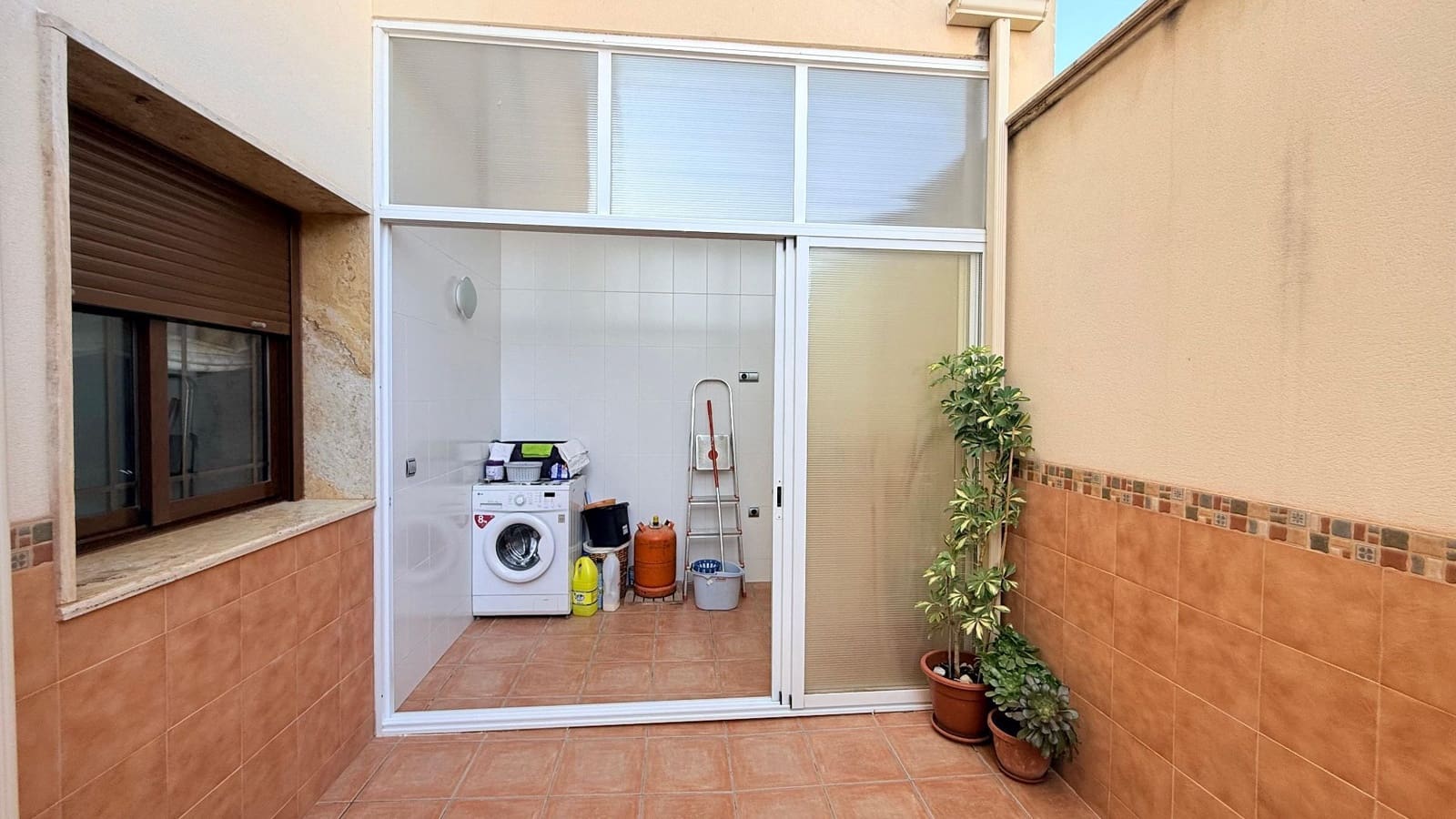 5 bedroom Villa for sale in Olula del Rio with garage - € 299,990 (Ref: 9719674)