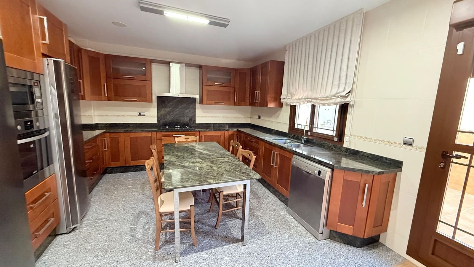 5 bedroom Villa for sale in Olula del Rio with garage - € 299,990 (Ref: 9719674)