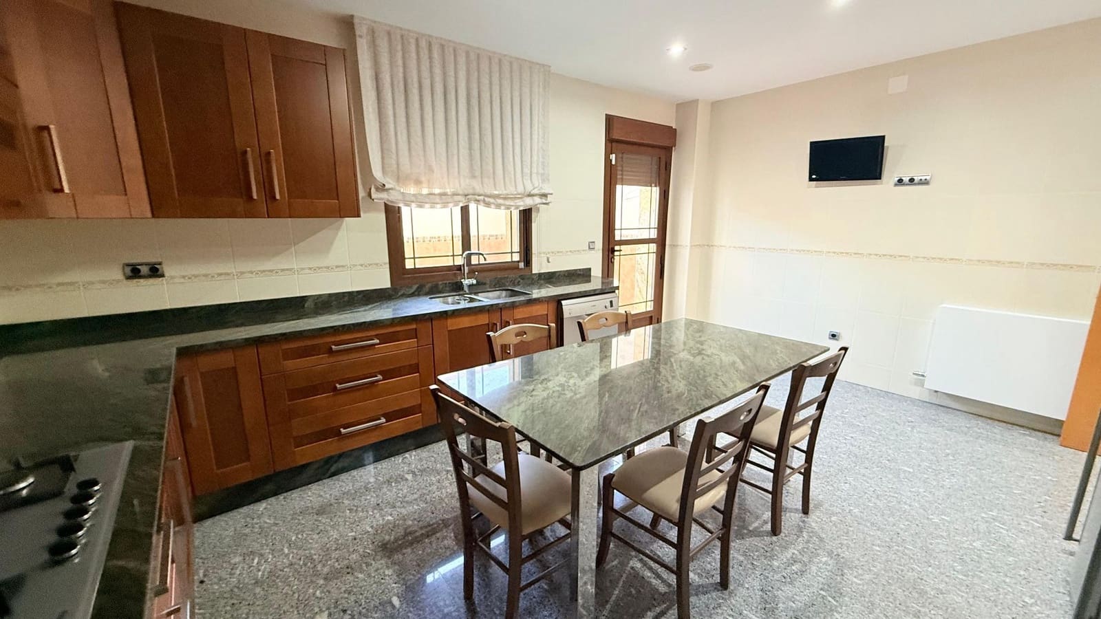 5 bedroom Villa for sale in Olula del Rio with garage - € 299,990 (Ref: 9719674)