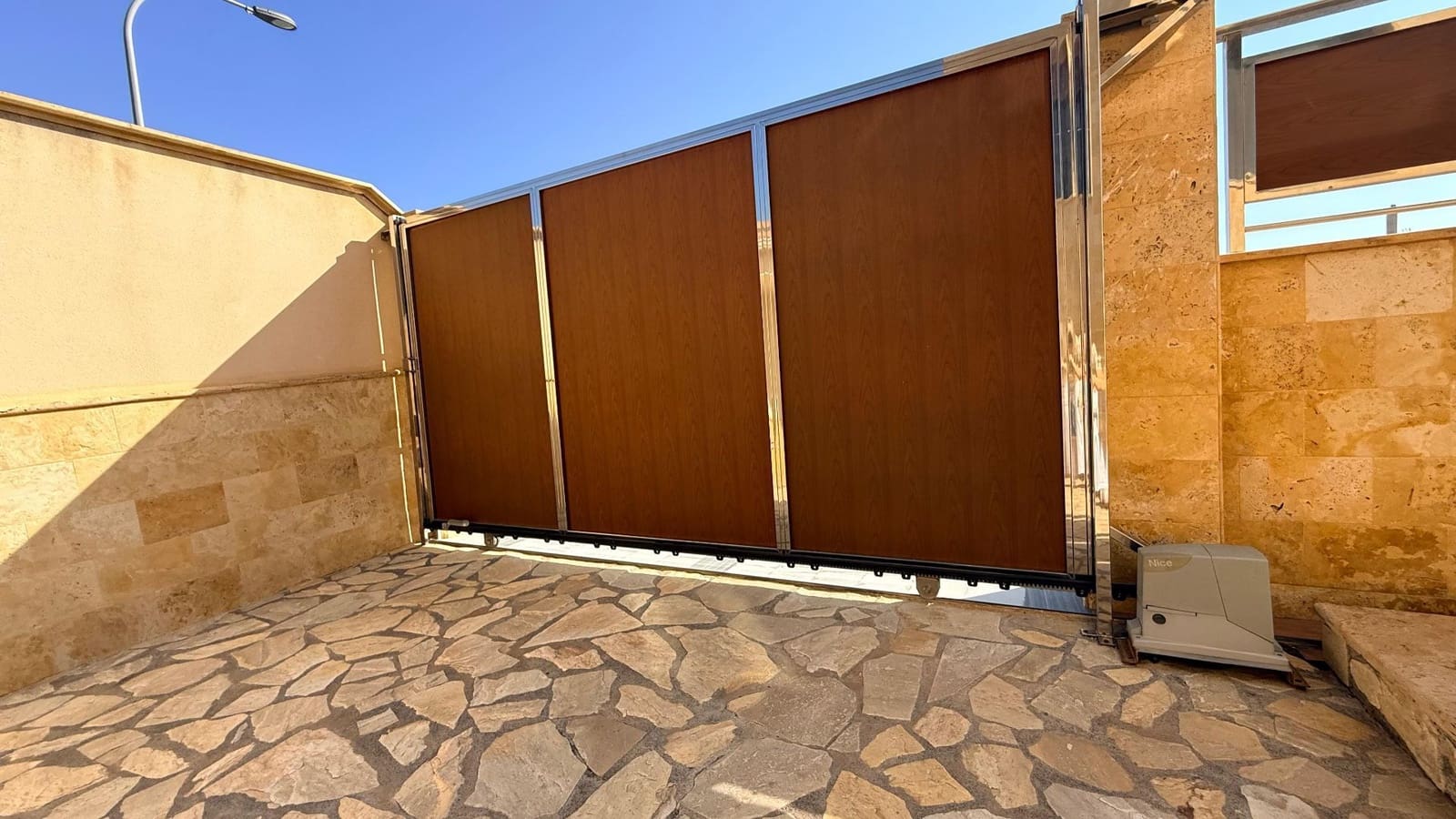 5 bedroom Villa for sale in Olula del Rio with garage - € 299,990 (Ref: 9719674)