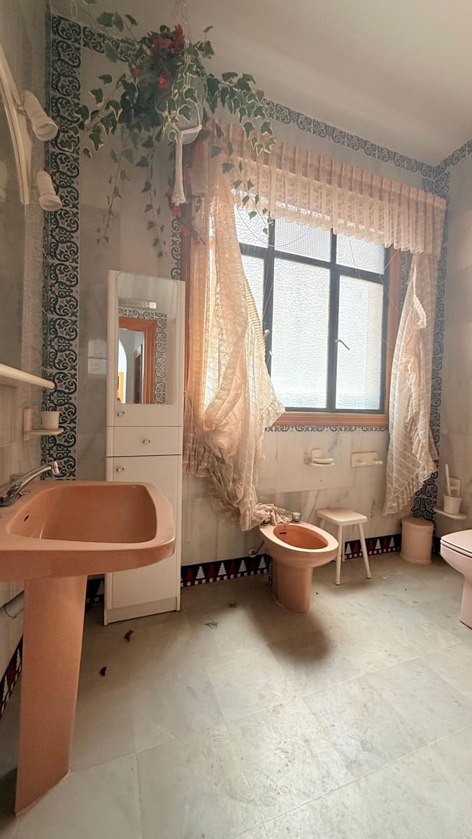 6 bedroom Townhouse for sale in Macael - € 79,900 (Ref: 9770325)