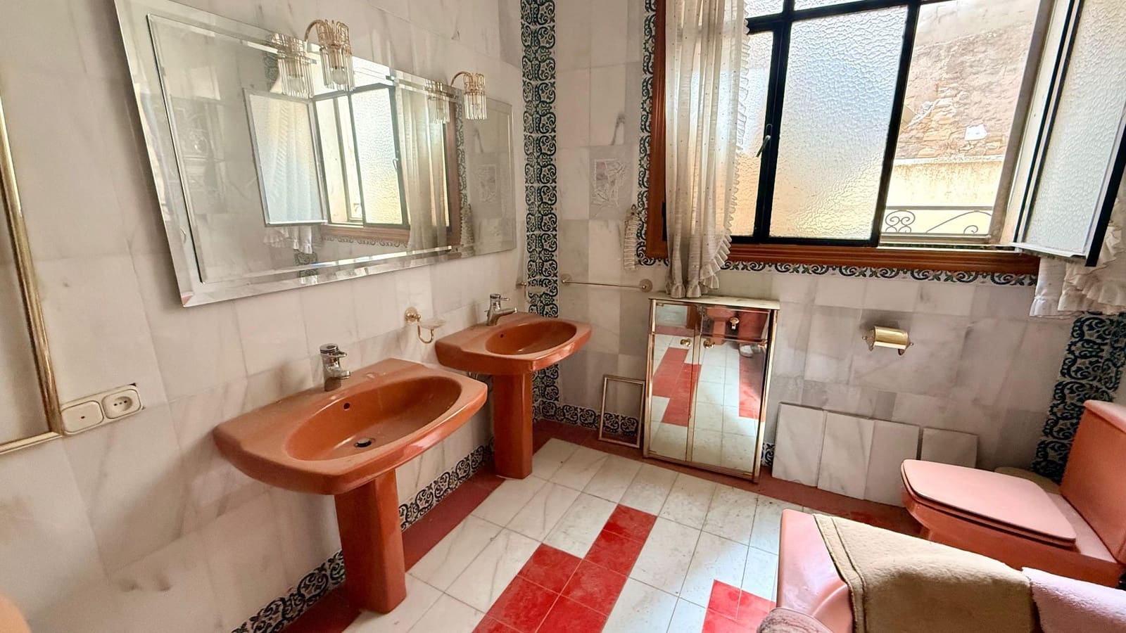 6 bedroom Townhouse for sale in Macael - € 79,900 (Ref: 9770325)