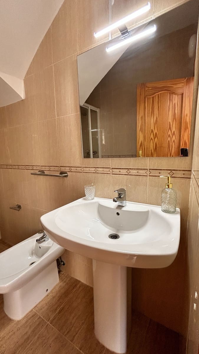 4 soveværelse Byhus til leje i La Alfoquia med garage - € 700 (Ref: 9772752)