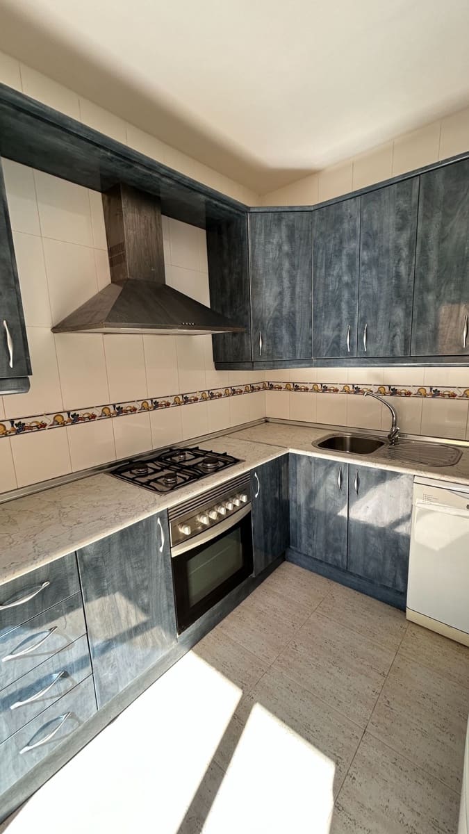 4 soveværelse Byhus til leje i La Alfoquia med garage - € 700 (Ref: 9772752)