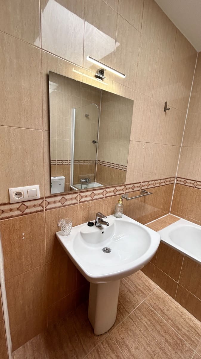 4 soveværelse Byhus til leje i La Alfoquia med garage - € 700 (Ref: 9772752)