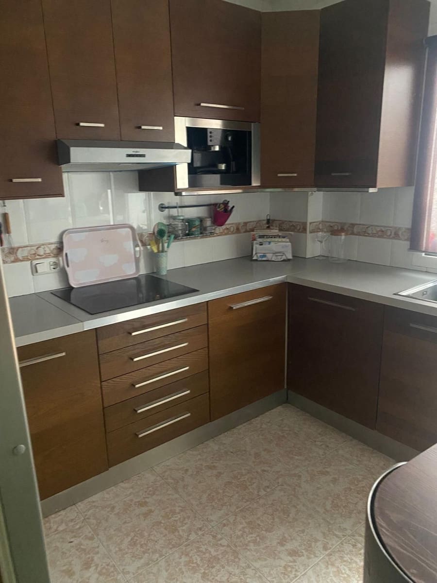Piso de 3 habitaciones en Albox en alquiler con garaje - 550 € (Ref: 9851653)