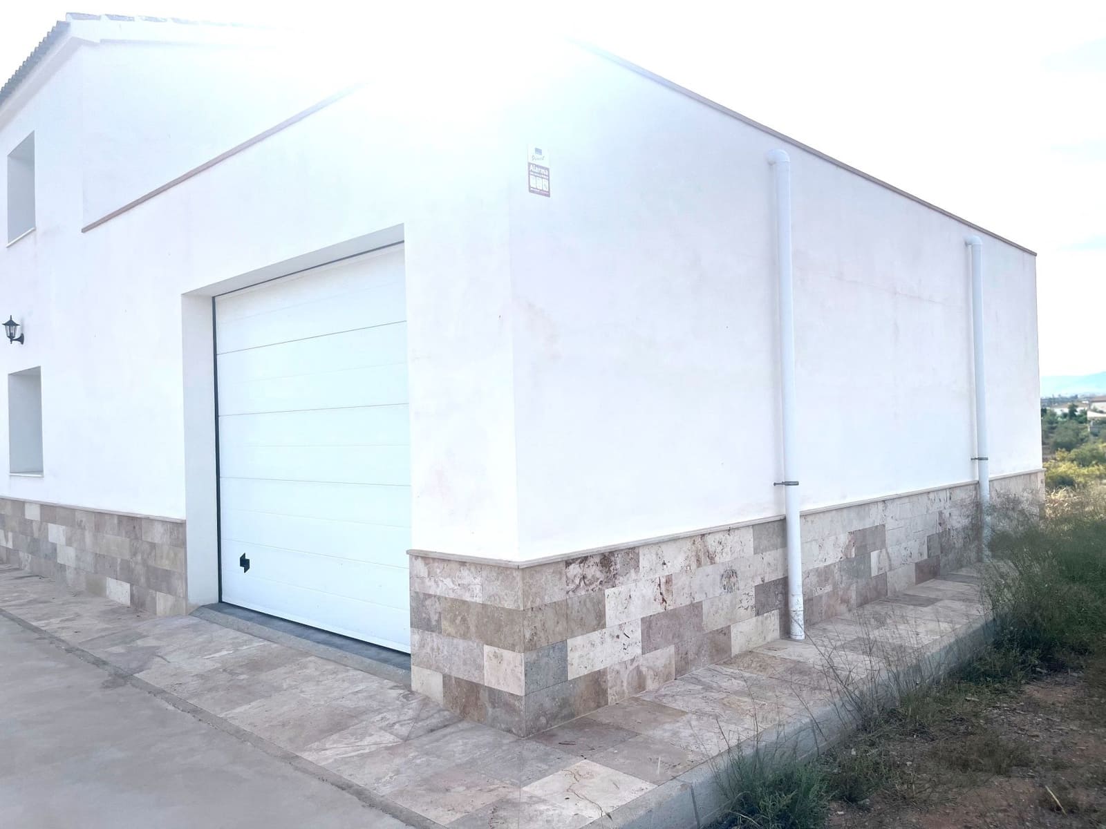 4 bedroom Villa for rent in La Aljambra with pool - € 1,200 (Ref: 9877983)