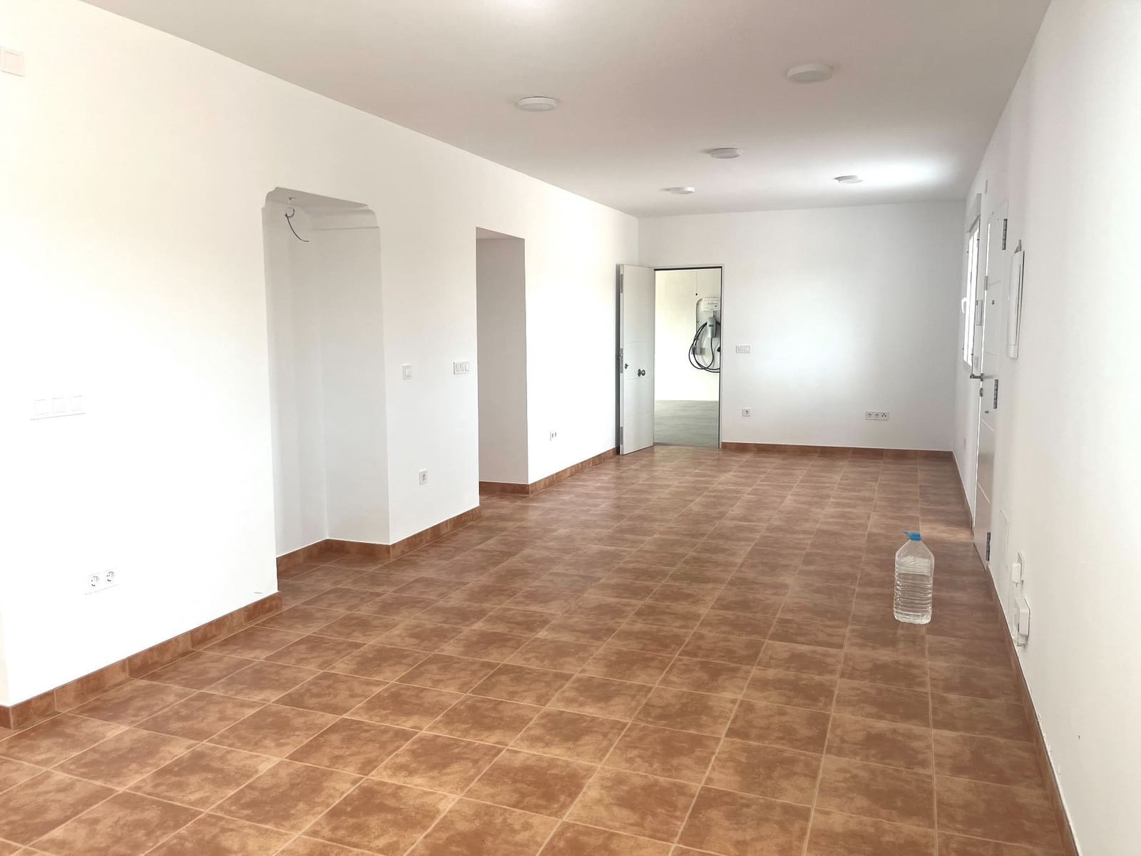 4 bedroom Villa for rent in La Aljambra with pool - € 1,200 (Ref: 9877983)