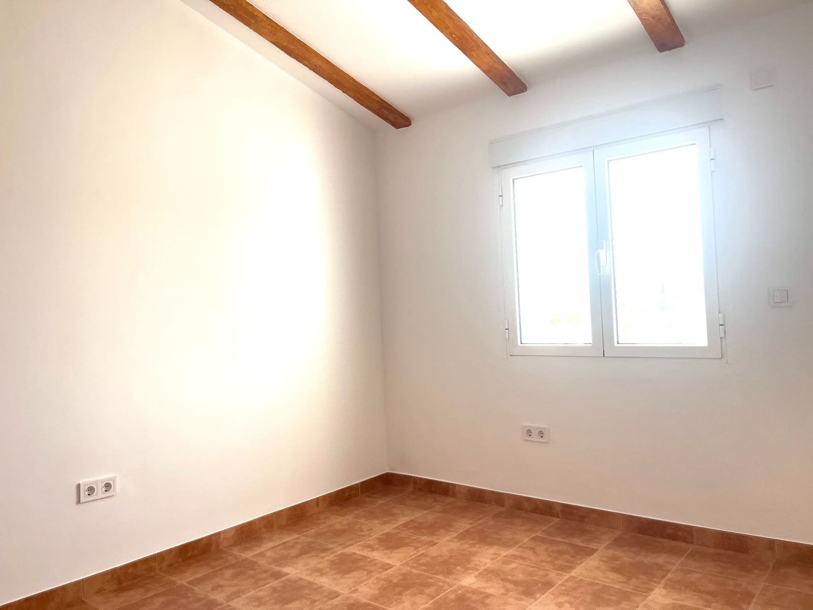 4 bedroom Villa for rent in La Aljambra with pool - € 1,200 (Ref: 9877983)