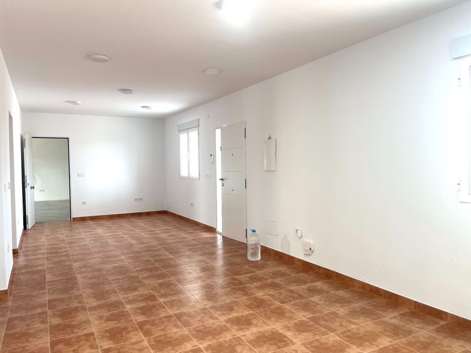 4 bedroom Villa for rent in La Aljambra with pool - € 1,200 (Ref: 9877983)