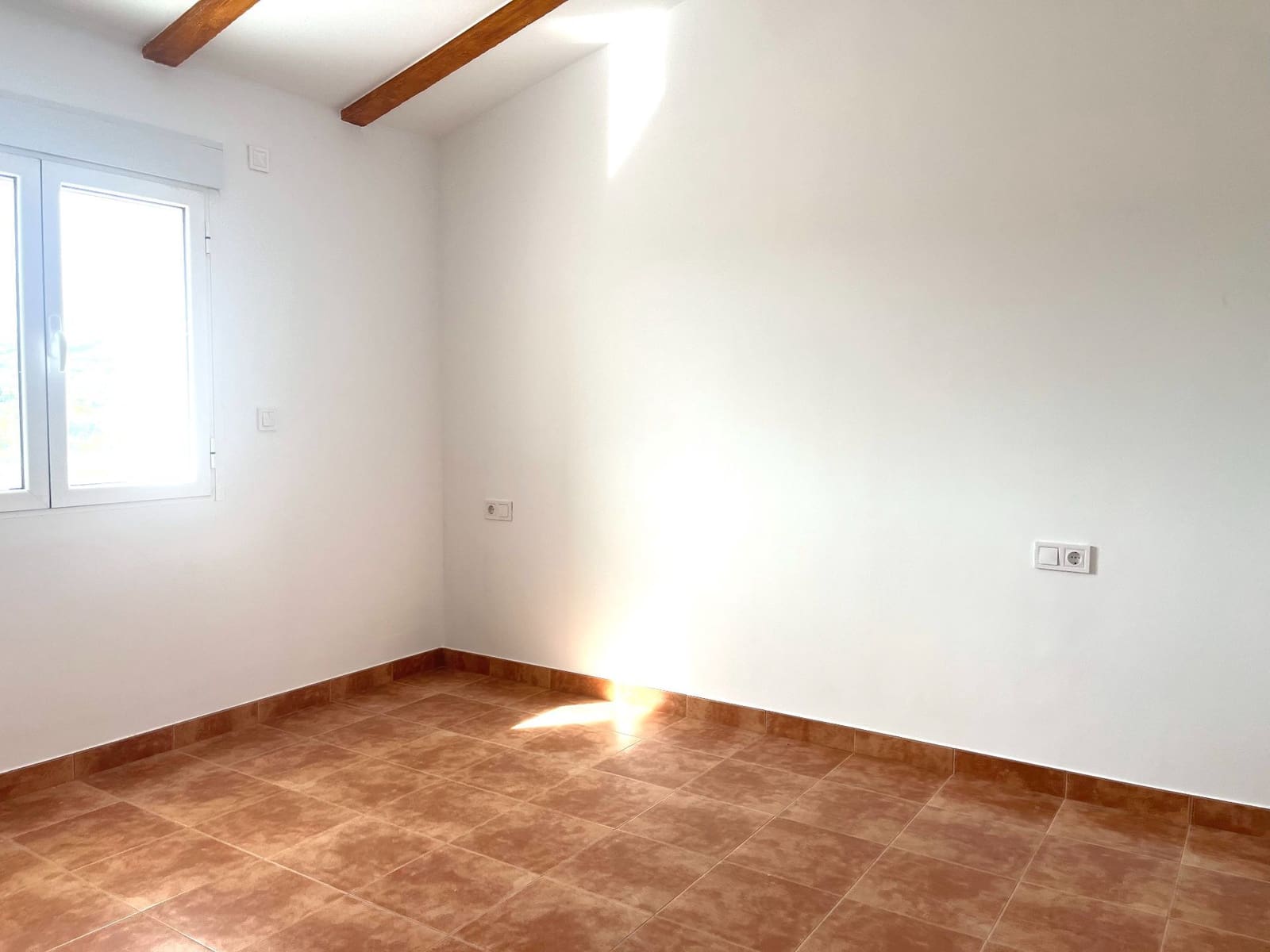4 bedroom Villa for rent in La Aljambra with pool - € 1,200 (Ref: 9877983)