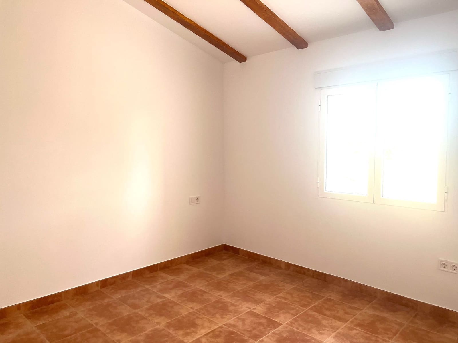 4 bedroom Villa for rent in La Aljambra with pool - € 1,200 (Ref: 9877983)
