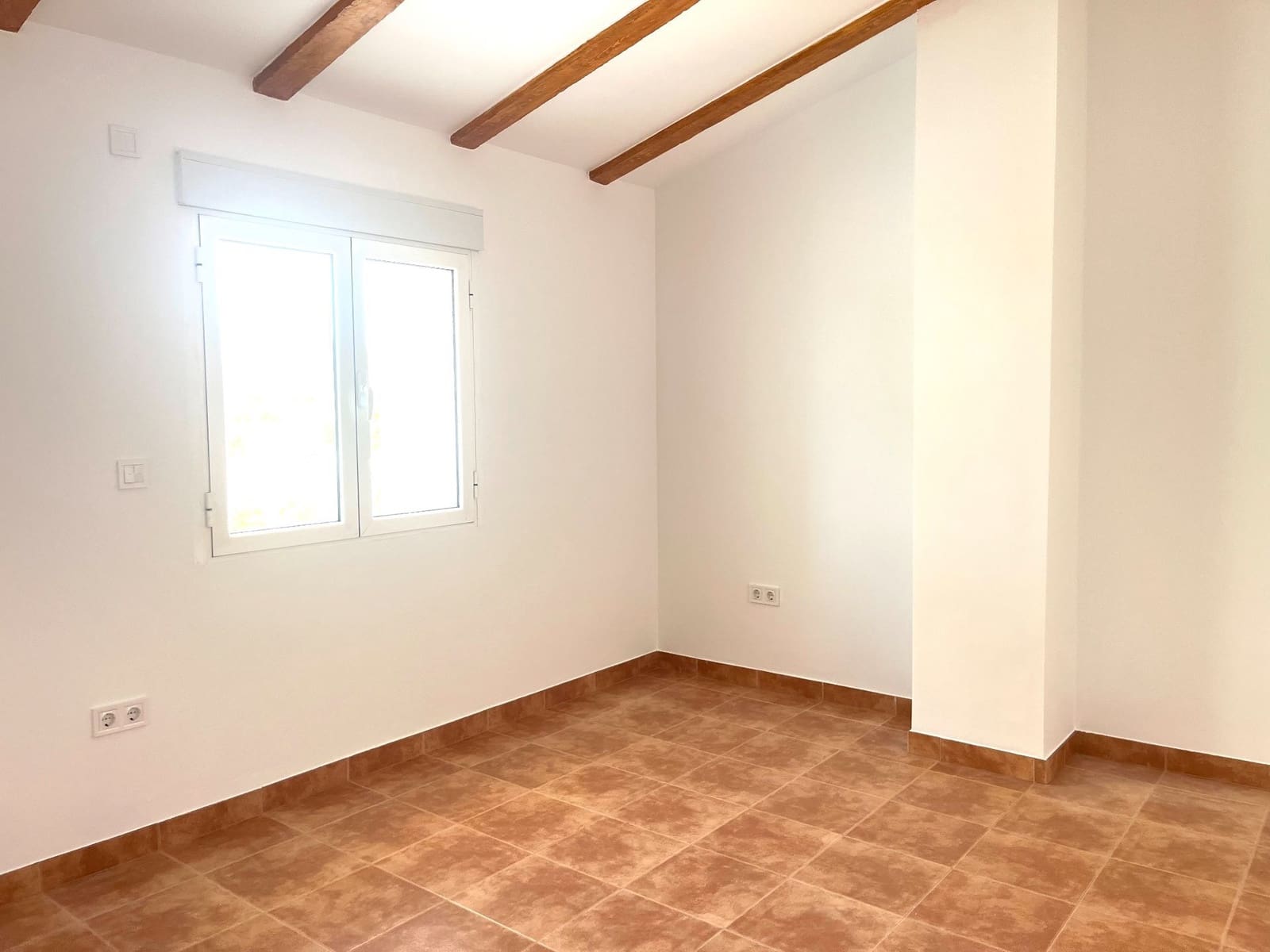 4 bedroom Villa for rent in La Aljambra with pool - € 1,200 (Ref: 9877983)