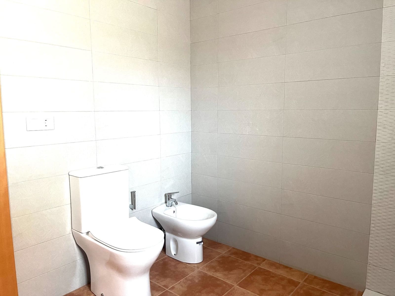 4 bedroom Villa for rent in La Aljambra with pool - € 1,200 (Ref: 9877983)