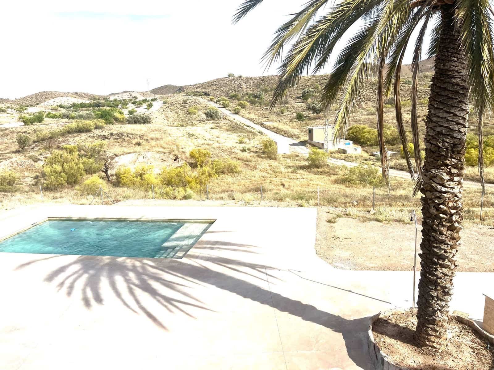 4 bedroom Villa for rent in La Aljambra with pool - € 1,200 (Ref: 9877983)