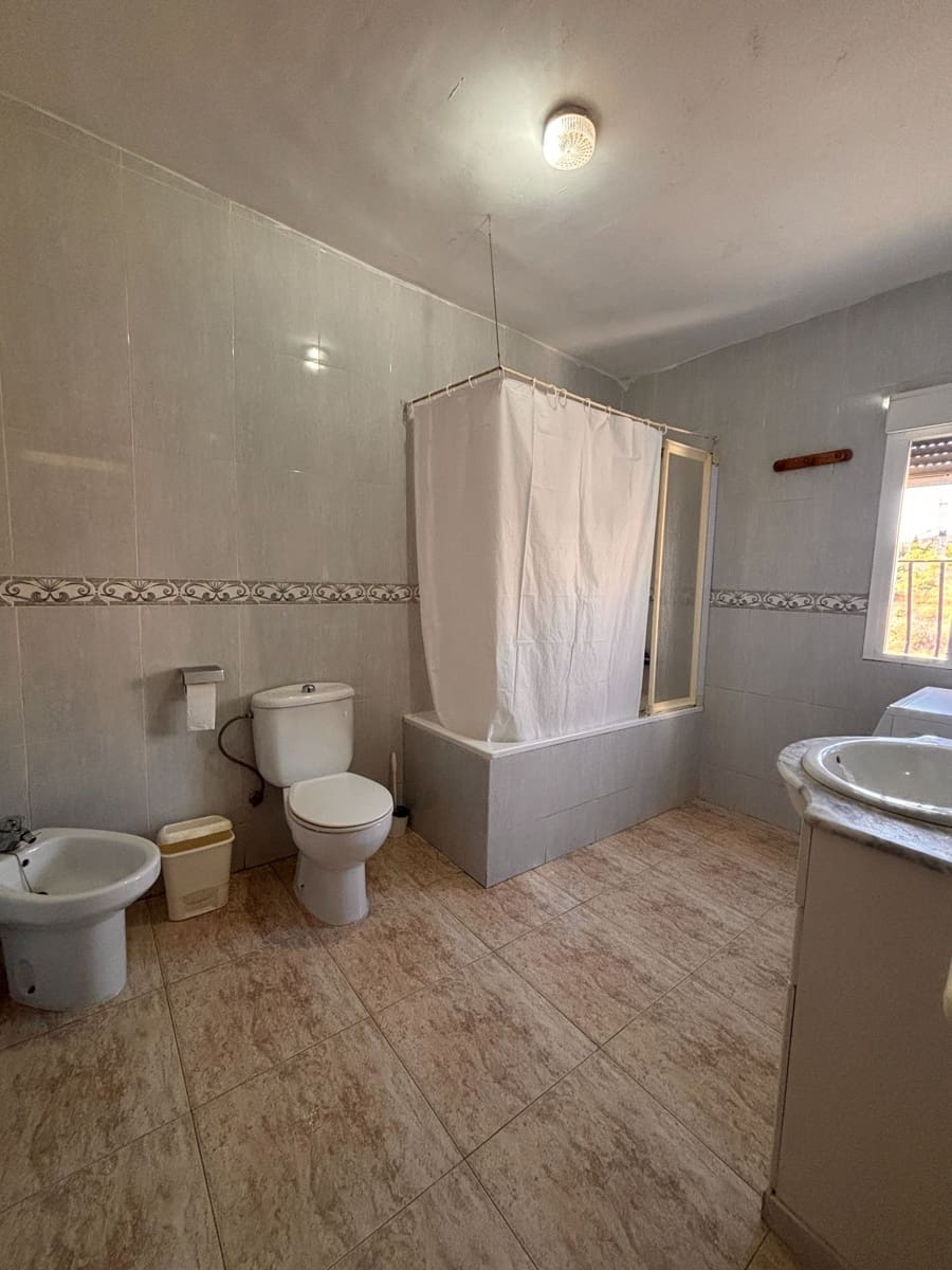 3 slaapkamer Flat te huur in Taberno - € 500 (Ref: 9893770)