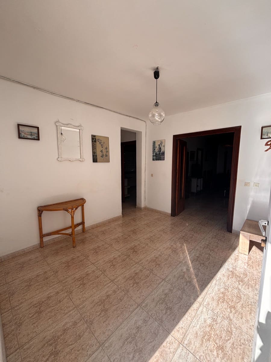 3 slaapkamer Flat te huur in Taberno - € 500 (Ref: 9893770)
