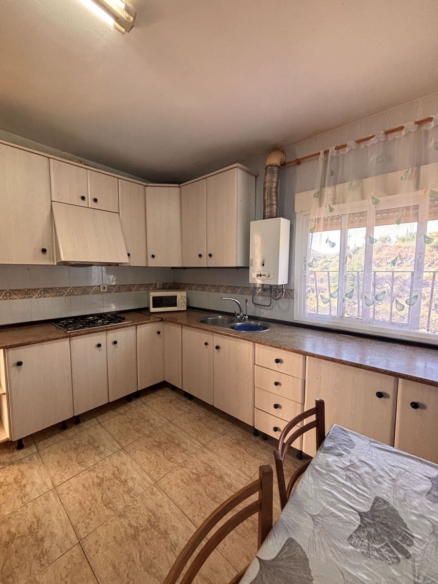 3 slaapkamer Flat te huur in Taberno - € 500 (Ref: 9893770)