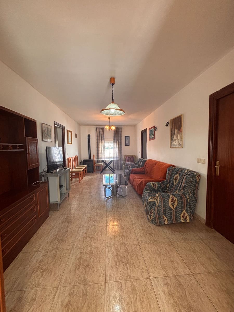 3 slaapkamer Flat te huur in Taberno - € 500 (Ref: 9893770)