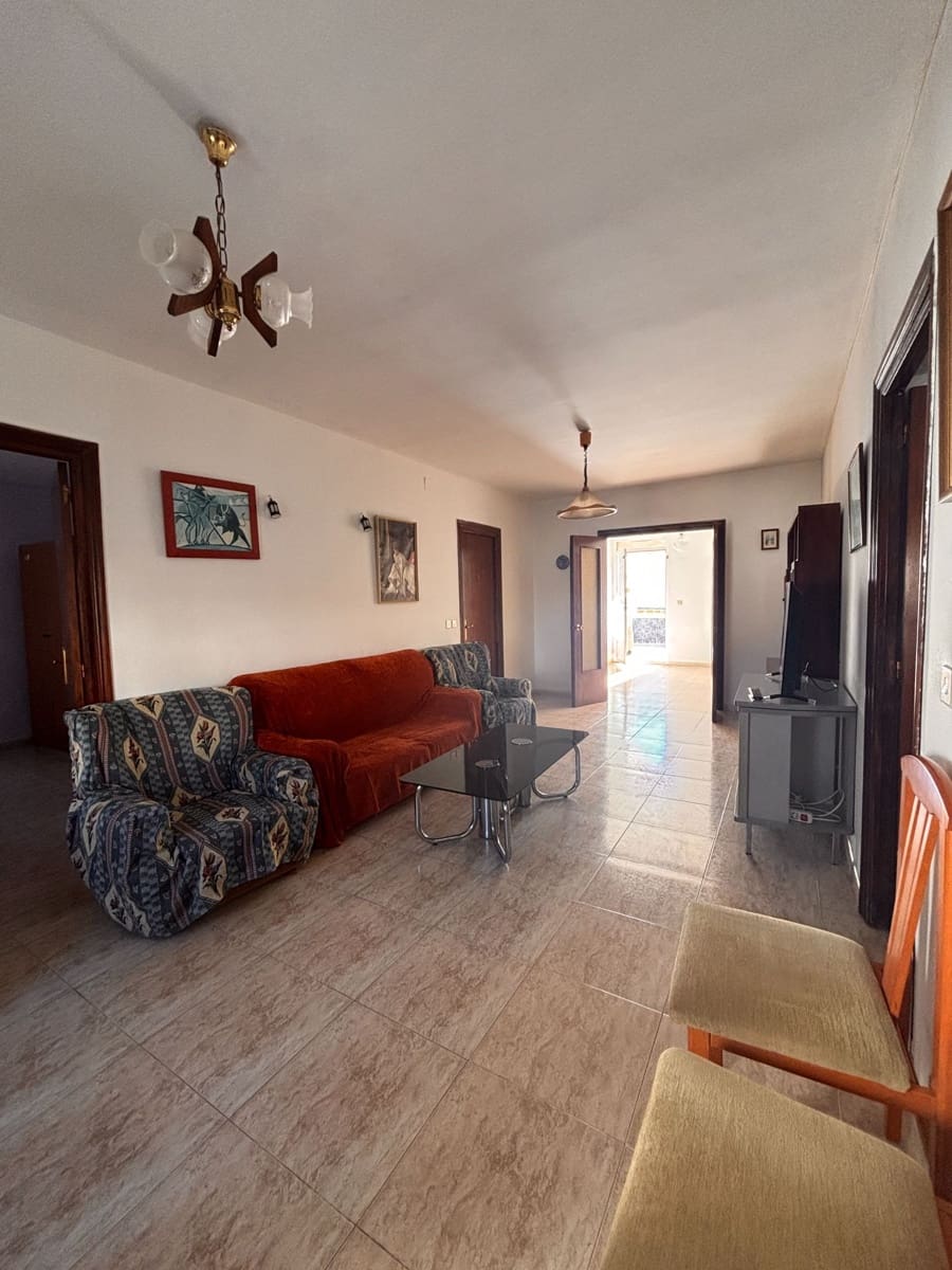3 slaapkamer Flat te huur in Taberno - € 500 (Ref: 9893770)