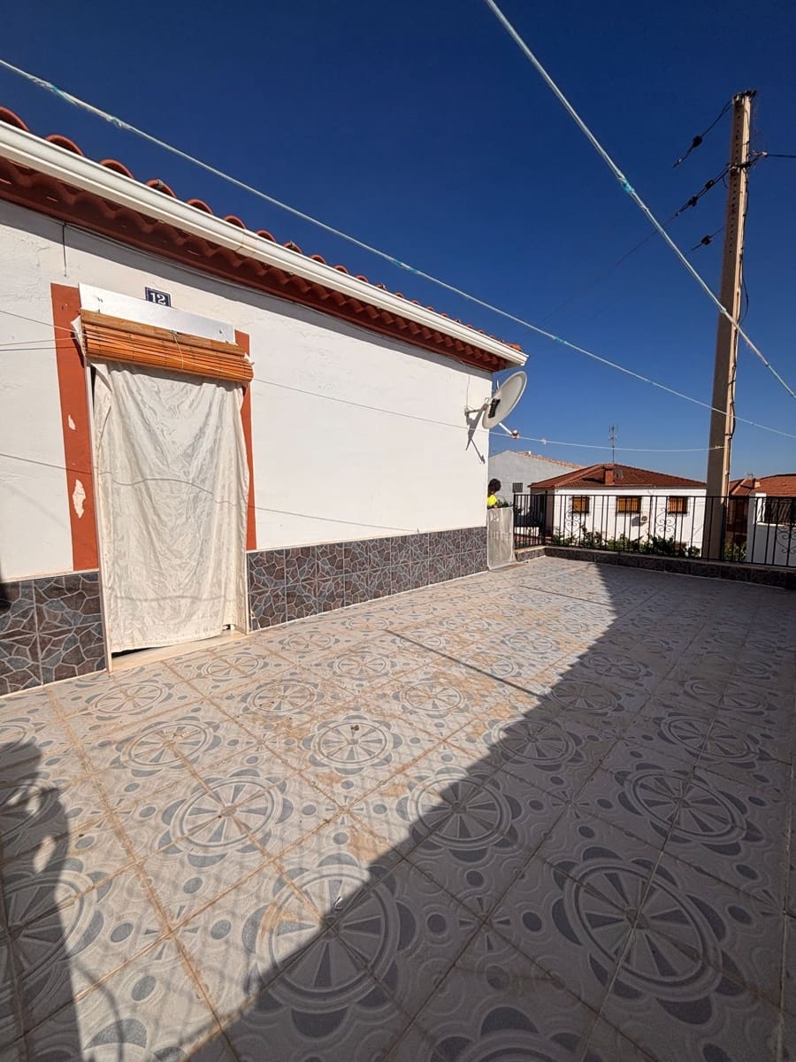 3 slaapkamer Flat te huur in Taberno - € 500 (Ref: 9893770)
