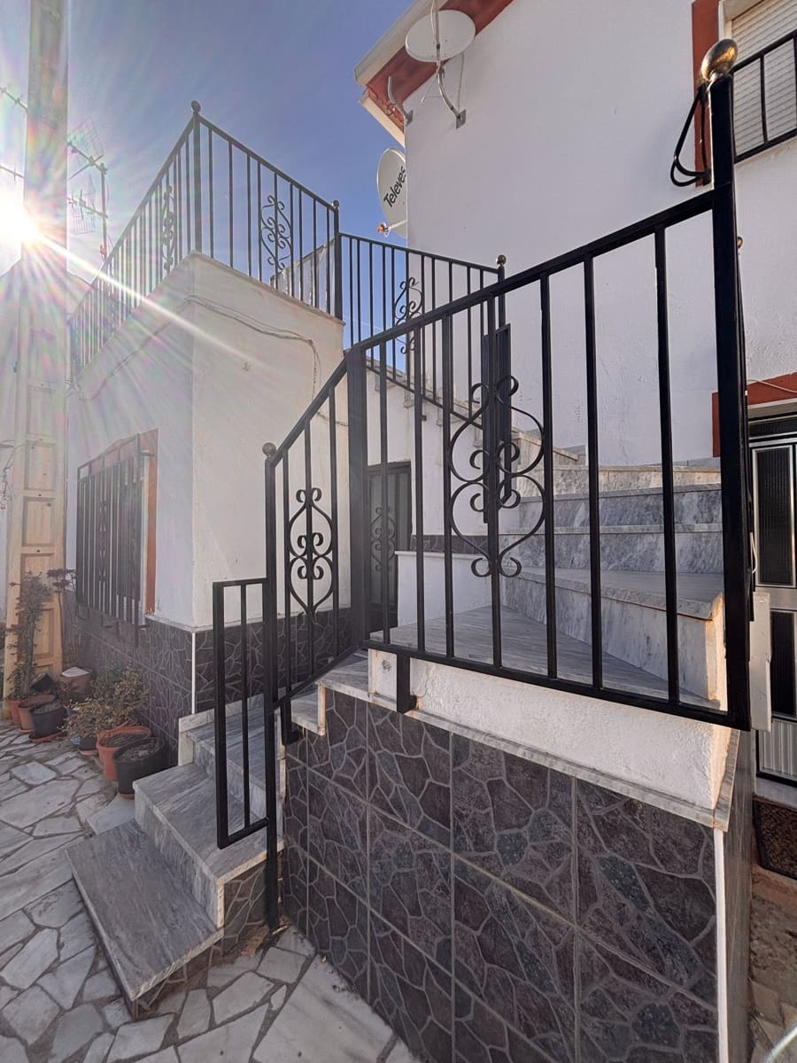 3 slaapkamer Flat te huur in Taberno - € 500 (Ref: 9893770)