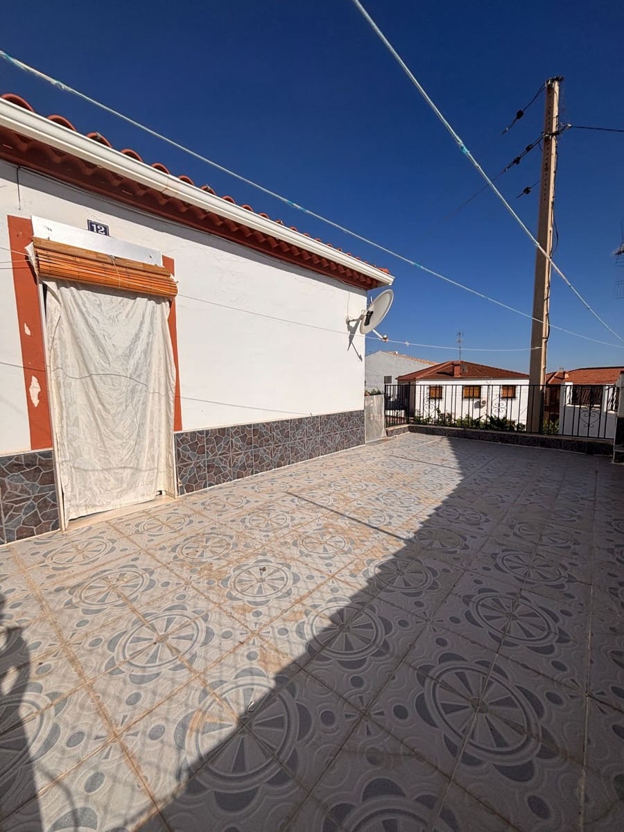 3 slaapkamer Flat te huur in Taberno - € 500 (Ref: 9893770)