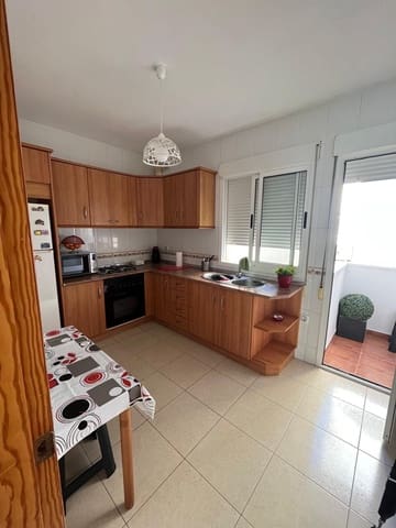 3 slaapkamer Flat te huur in Albox - € 550 (Ref: 9899013)