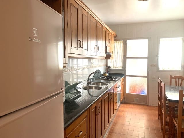 4 quarto Apartamento para arrendar em Albox - 550 € (Ref: 9937533)