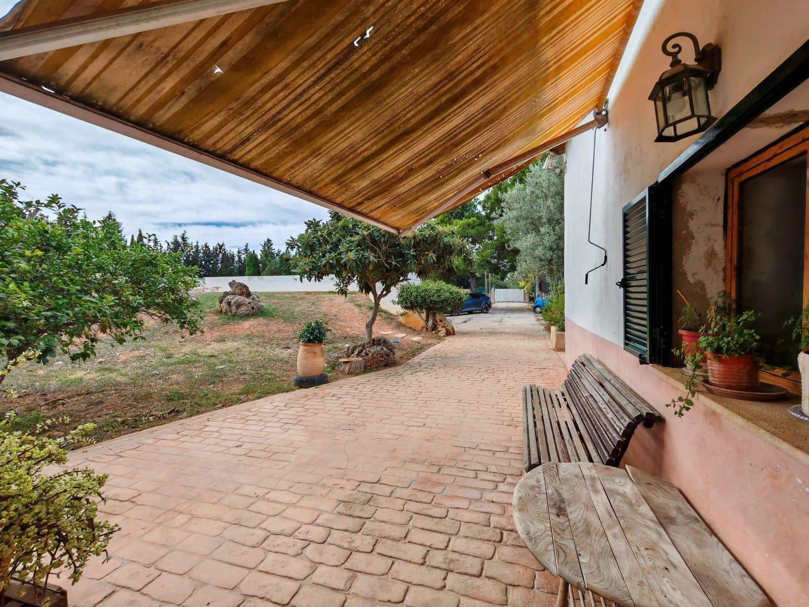 6 bedroom Villa for sale in Lloseta with pool garage - € 750,000 (Ref: 10085510)