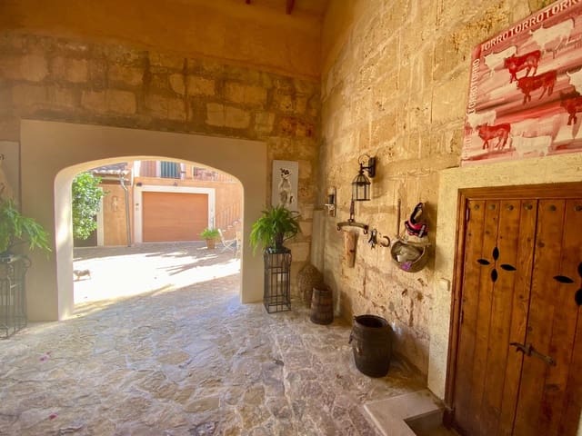 6 Zimmer Villa zu verkaufen in Santa María del Camí mit Garage - 2.250.000 € (Ref: 10139146)