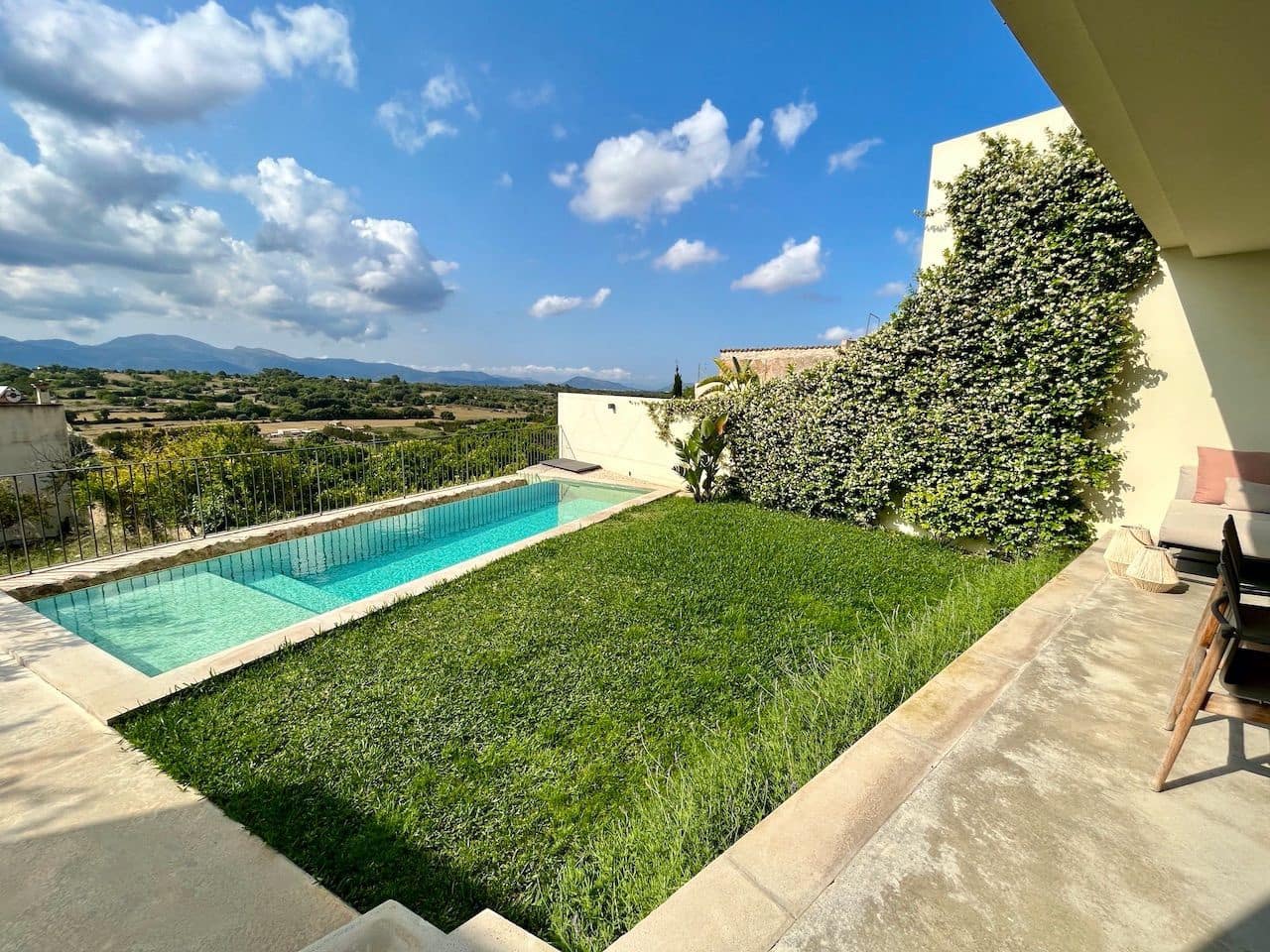 3 soveværelse Villa til salg i Llubi med swimmingpool - € 1.450.000 (Ref: 7630260)