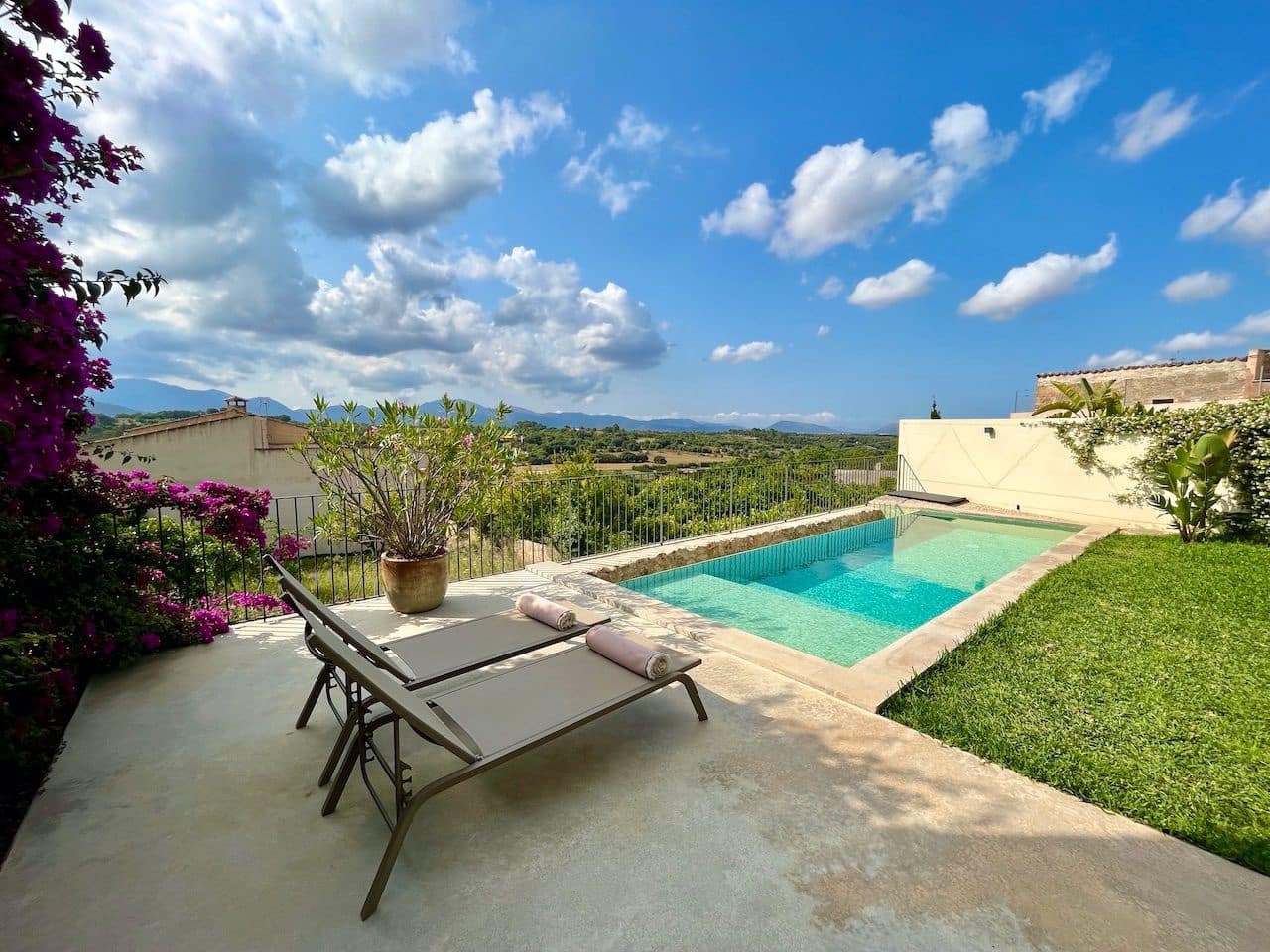 3 soveværelse Villa til salg i Llubi med swimmingpool - € 1.450.000 (Ref: 7630260)