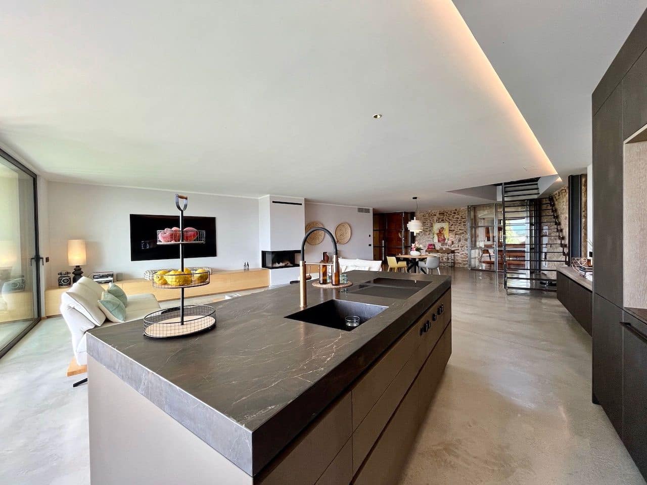 3 soveværelse Villa til salg i Llubi med swimmingpool - € 1.450.000 (Ref: 7630260)