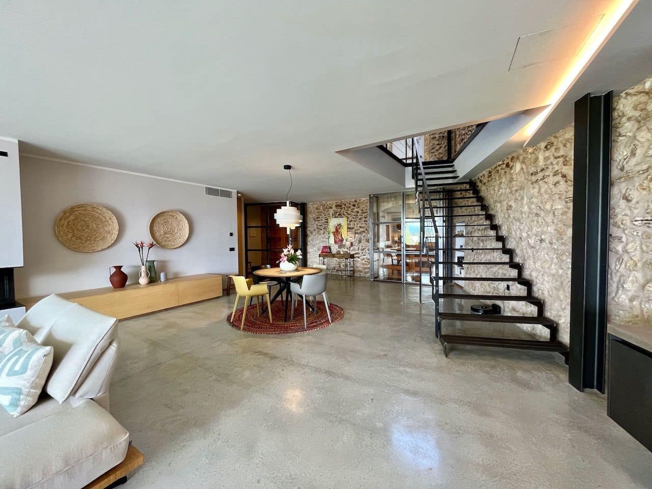 3 soveværelse Villa til salg i Llubi med swimmingpool - € 1.450.000 (Ref: 7630260)