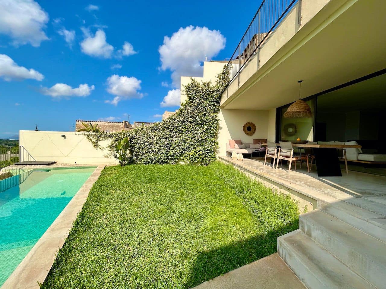 3 soveværelse Villa til salg i Llubi med swimmingpool - € 1.450.000 (Ref: 7630260)