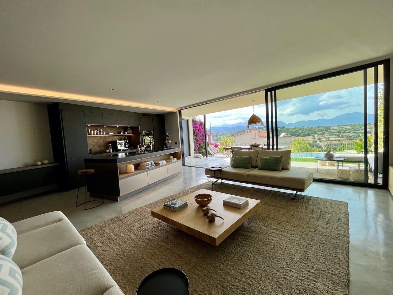 3 soveværelse Villa til salg i Llubi med swimmingpool - € 1.450.000 (Ref: 7630260)