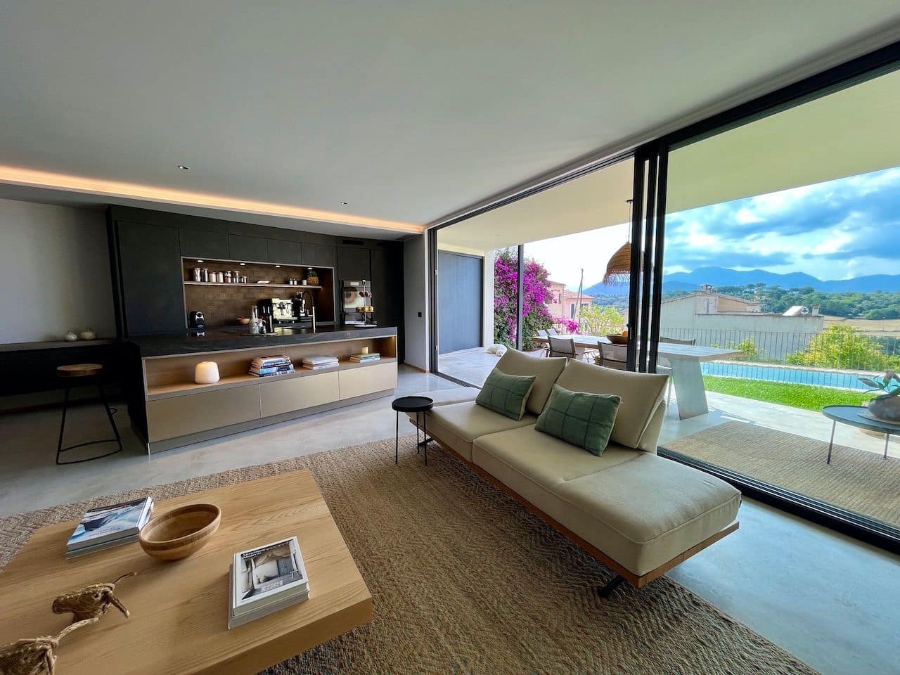 3 soveværelse Villa til salg i Llubi med swimmingpool - € 1.450.000 (Ref: 7630260)