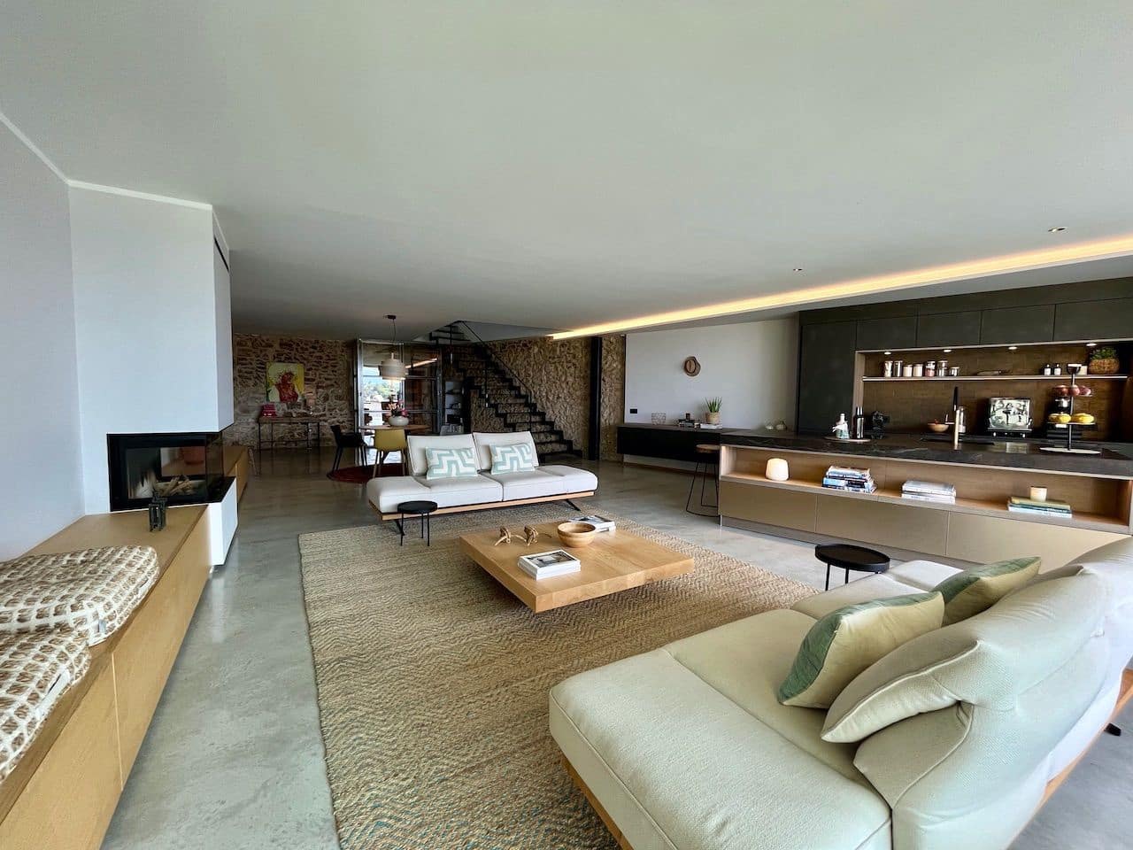 3 soveværelse Villa til salg i Llubi med swimmingpool - € 1.450.000 (Ref: 7630260)