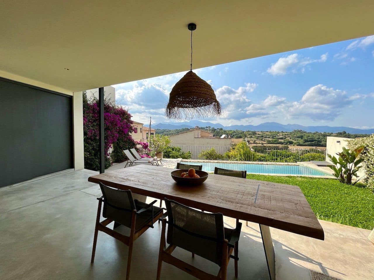 3 soveværelse Villa til salg i Llubi med swimmingpool - € 1.450.000 (Ref: 7630260)