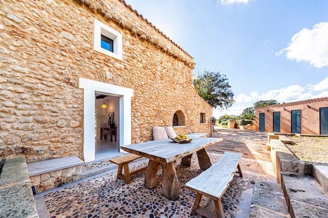 4 soverom Villa til salgs i Llubí med svømmebasseng garasje - € 2 950 000 (Ref: 7630324)