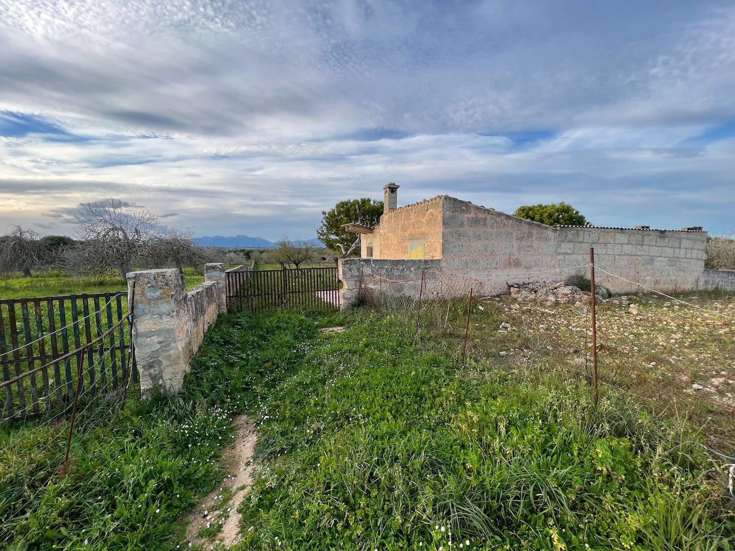 Grunde uden byggetilladelser til salg i Ariany - € 320.000 (Ref: 8148012)