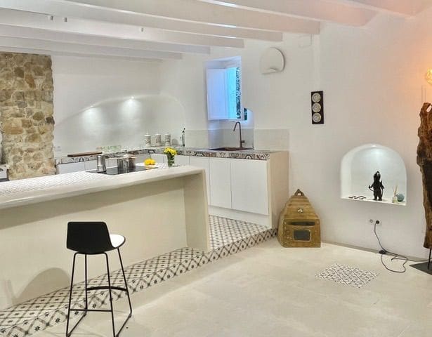 2 slaapkamer Villa te koop in Orient - € 630.000 (Ref: 8599259)