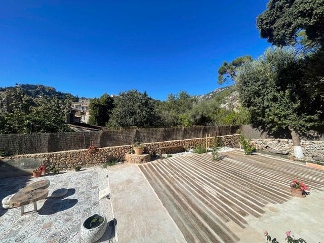 2 slaapkamer Villa te koop in Orient - € 630.000 (Ref: 8599259)