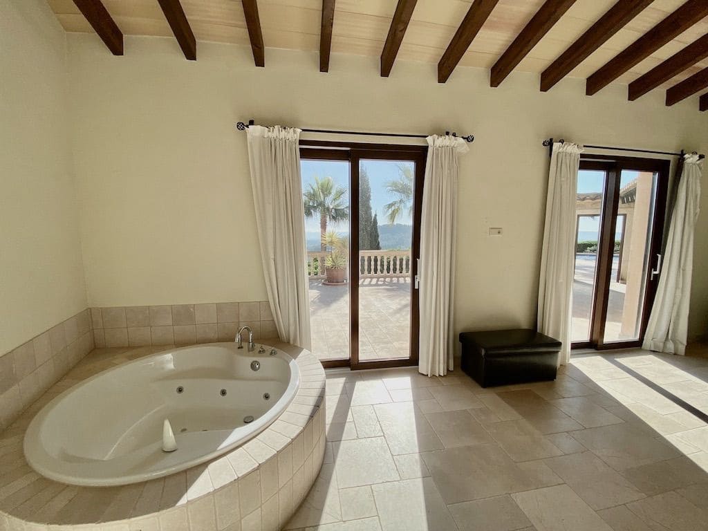 Chalet de 9 habitaciones en Alaró en venta con piscina - 5.800.000 € (Ref: 8824677)