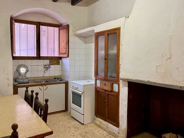 7 bedroom Villa for sale in Sencelles with pool garage - € 445,000 (Ref: 9284093)