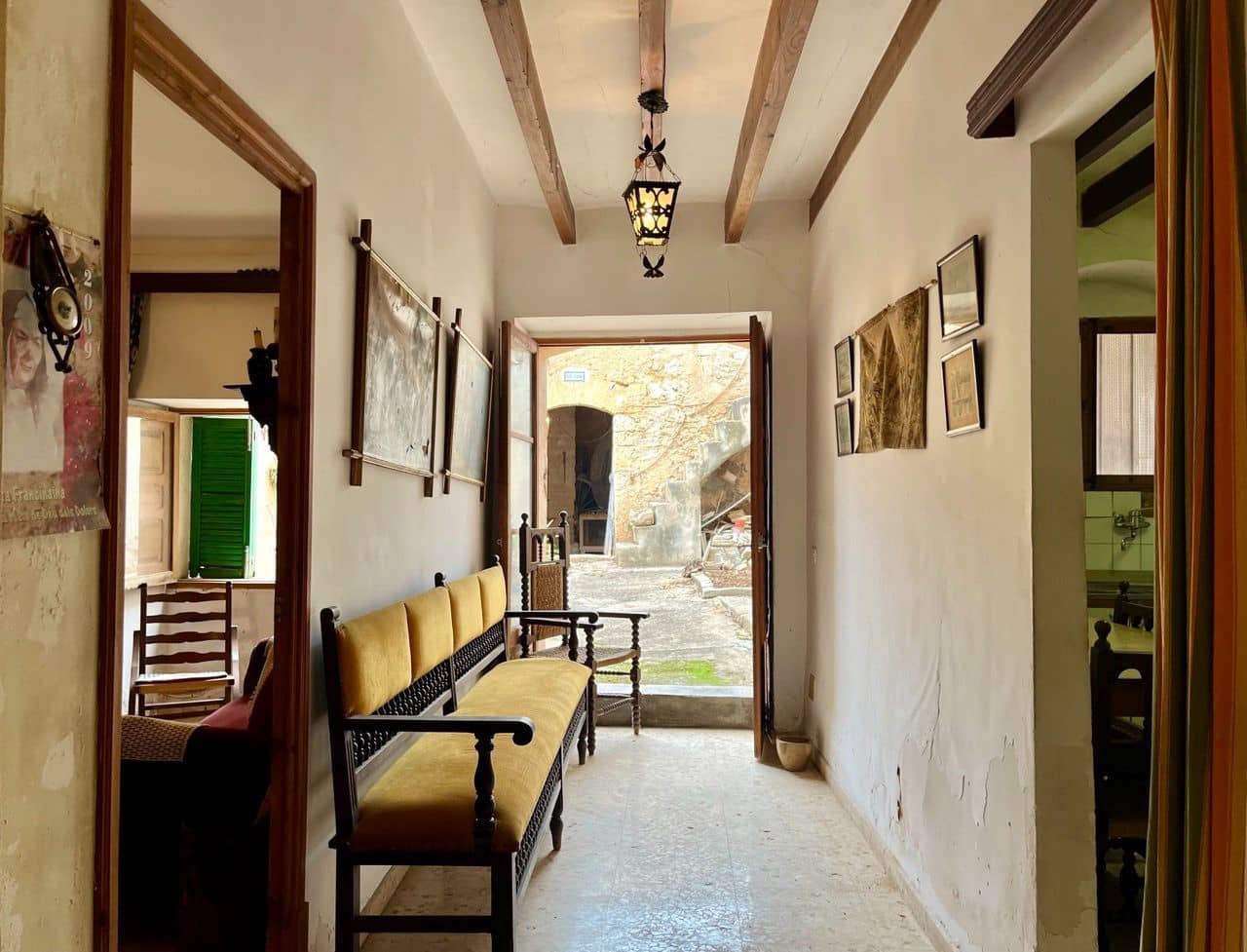 7 bedroom Villa for sale in Sencelles with pool garage - € 445,000 (Ref: 9284093)