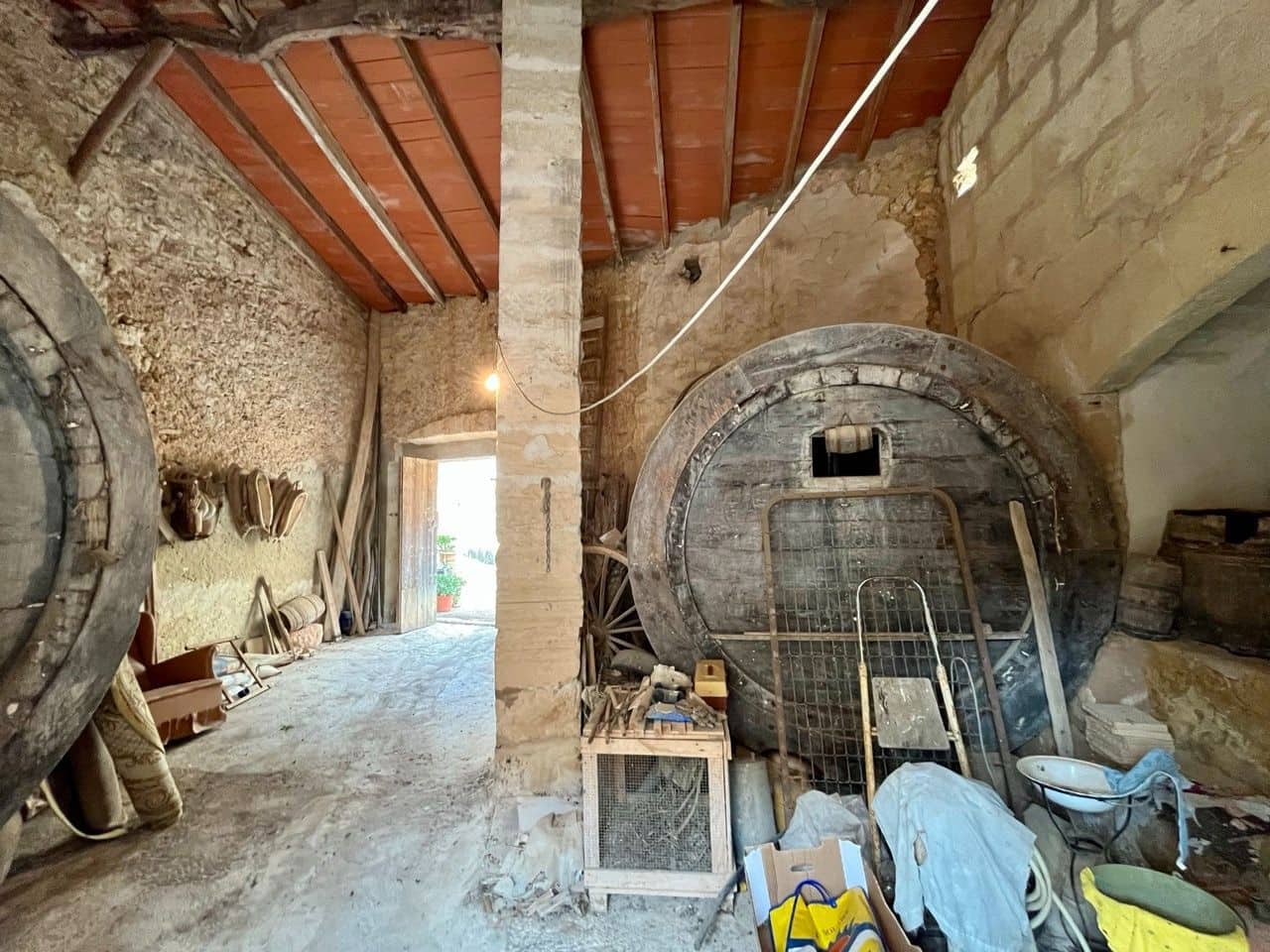 7 bedroom Villa for sale in Sencelles with pool garage - € 445,000 (Ref: 9284093)